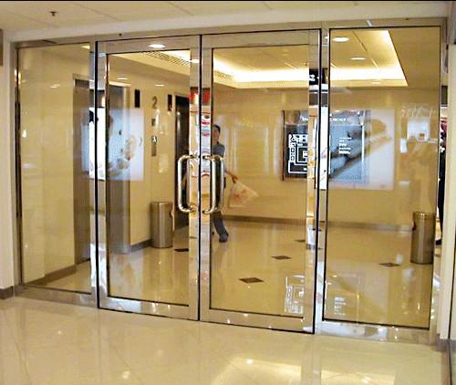 大玻璃防火門的優(yōu)勢有哪些？